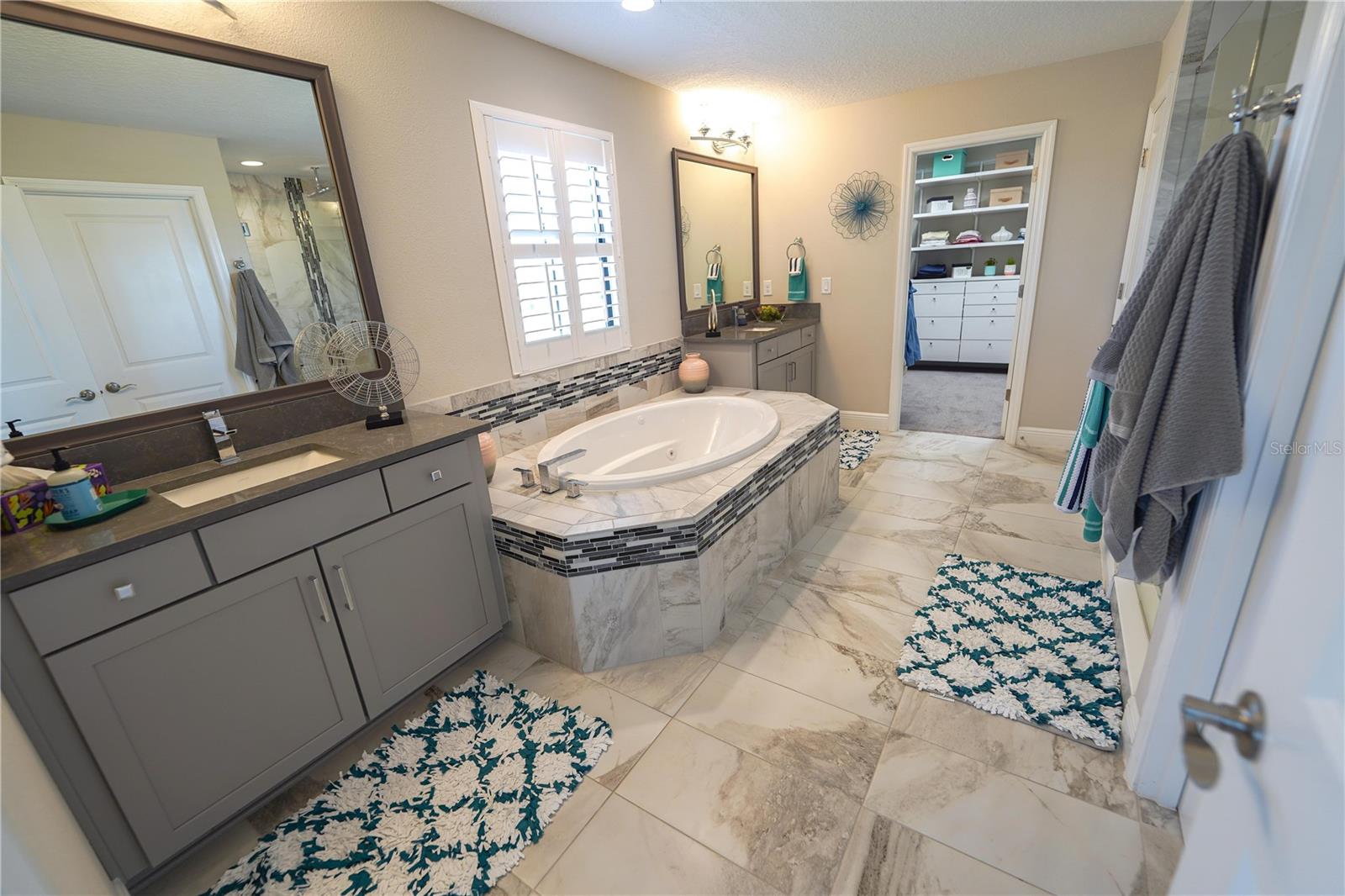 Listing photo id 28 for 13103 Monach Isles Drive