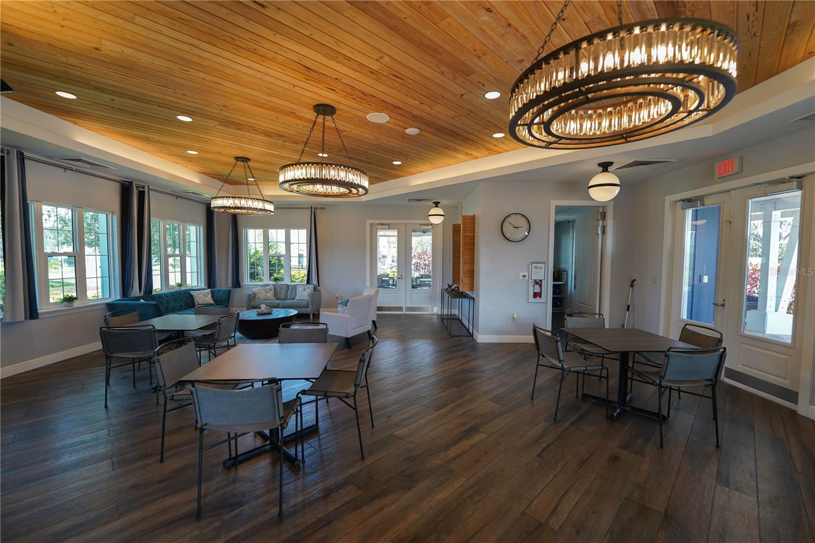 Listing photo id 46 for 13103 Monach Isles Drive