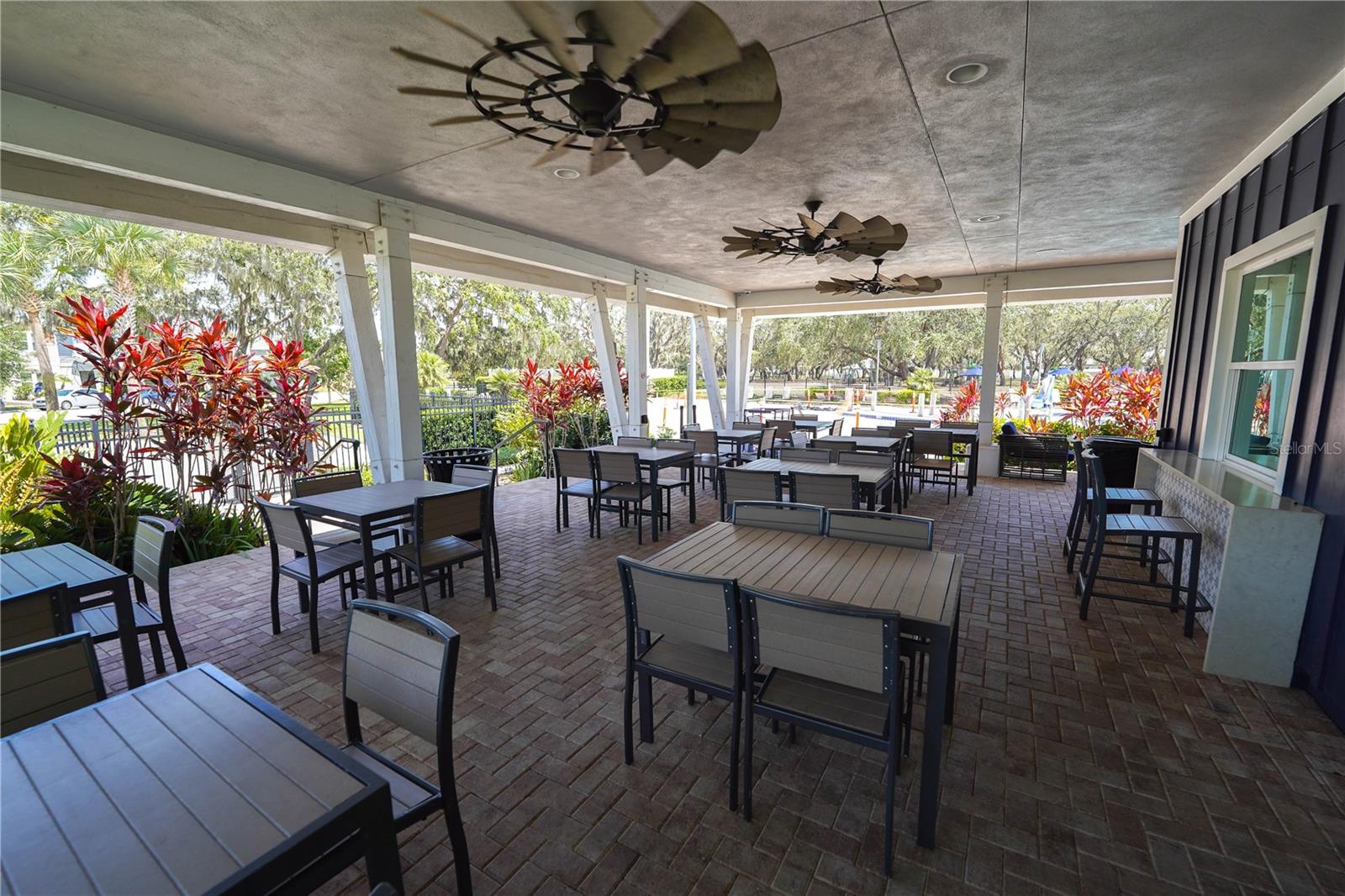 Listing photo id 47 for 13103 Monach Isles Drive