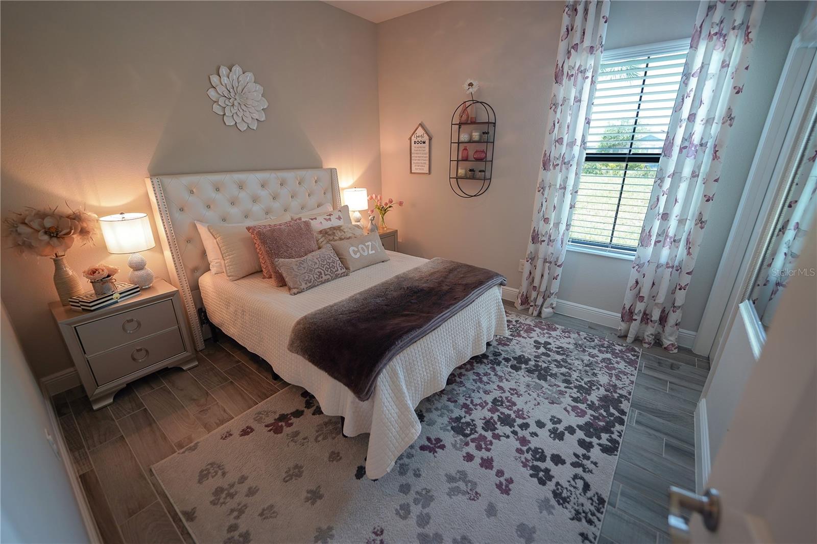 Listing photo id 3 for 13103 Monach Isles Drive