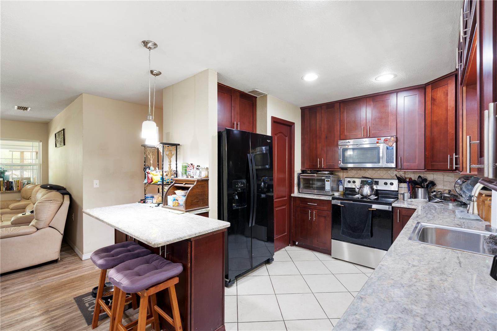 Image 16 of 56 For 39252 Kimberly Avenue
