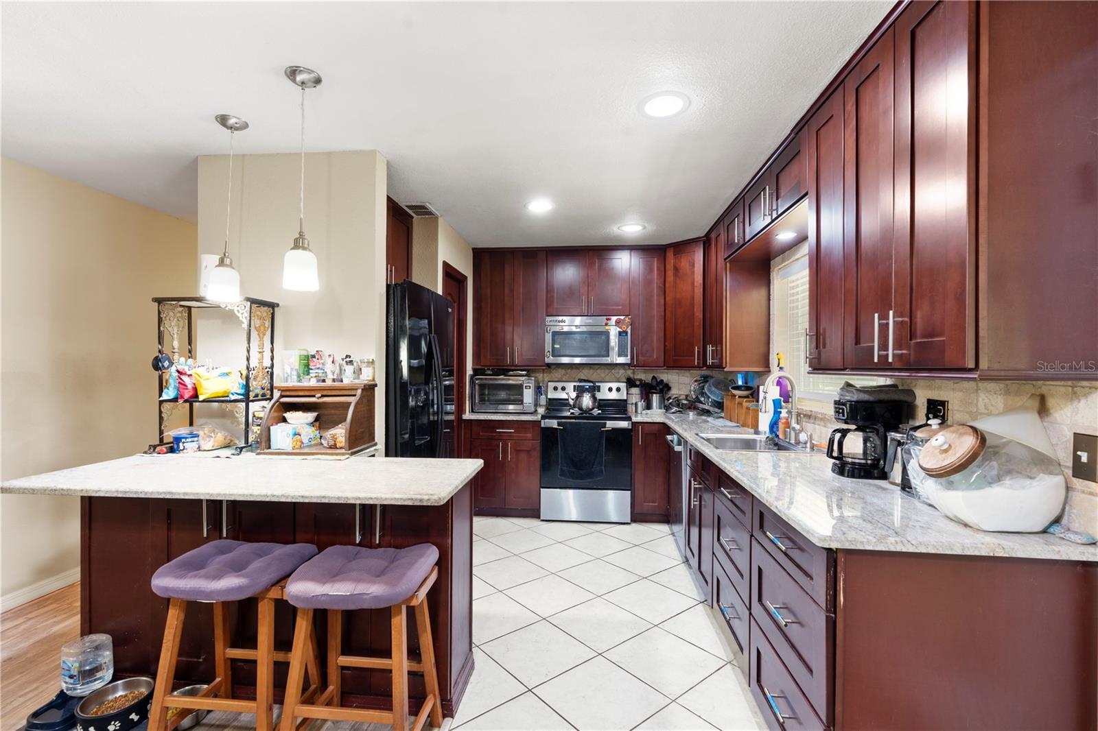 Image 17 of 56 For 39252 Kimberly Avenue