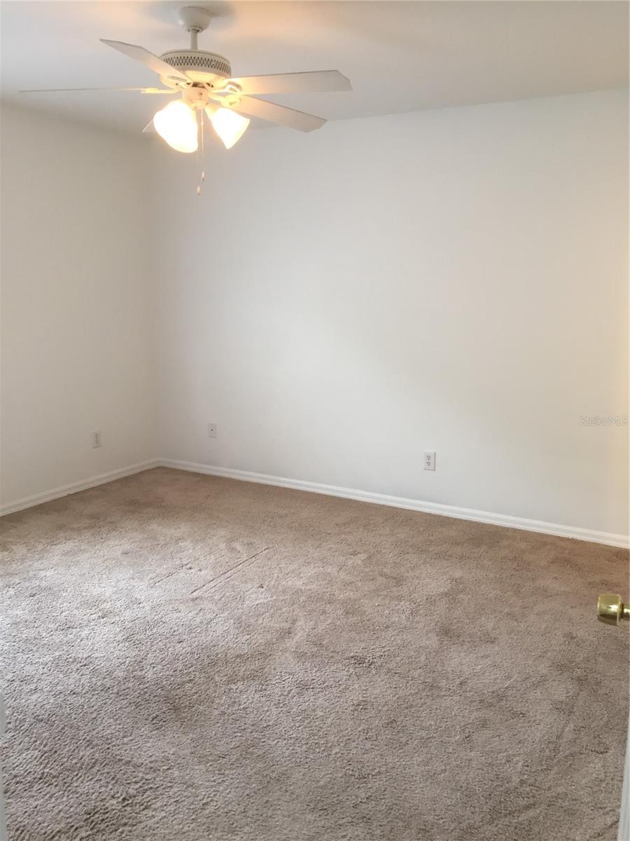 Listing photo id 9 for 6715 Manhattan Avenue