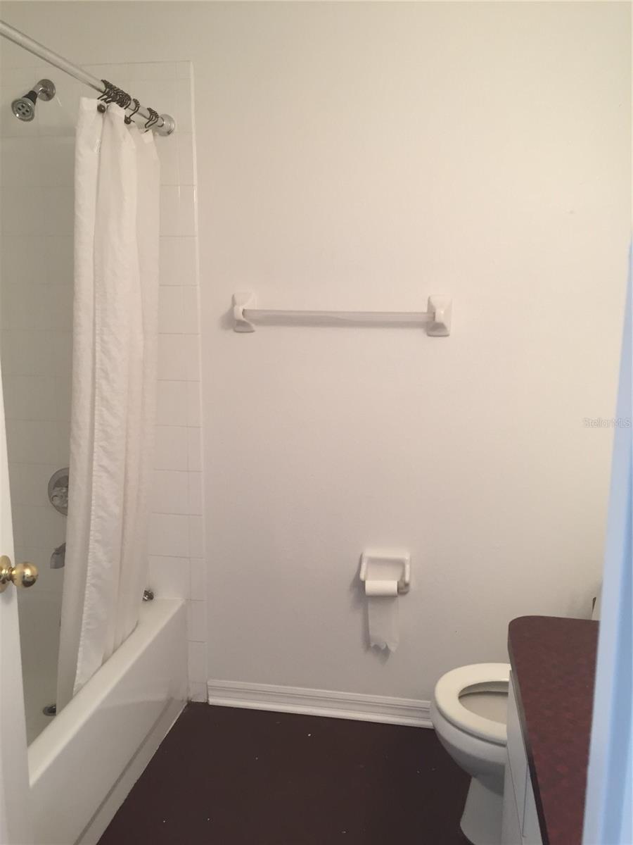 Listing photo id 10 for 6715 Manhattan Avenue