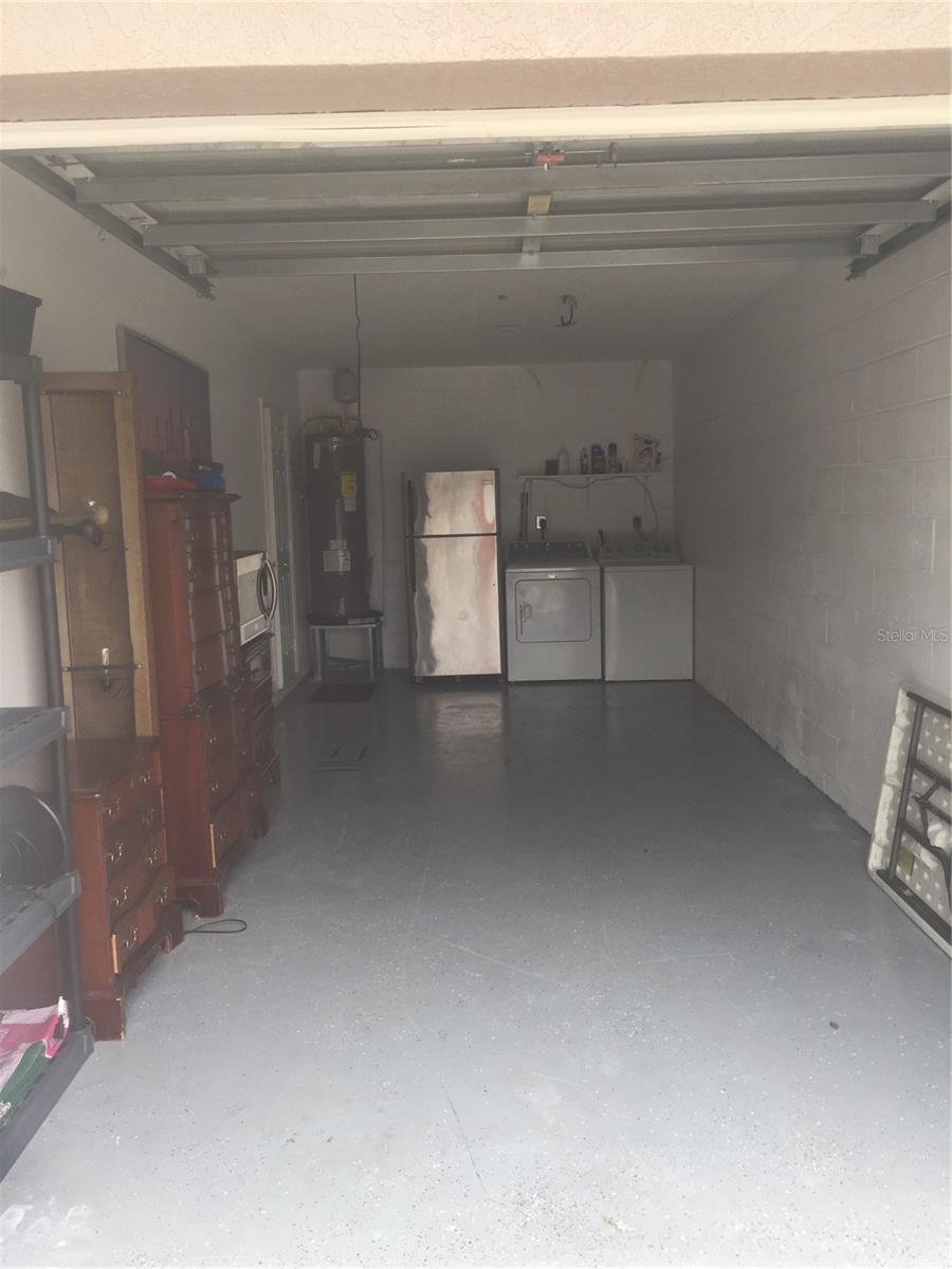 Listing photo id 13 for 6715 Manhattan Avenue