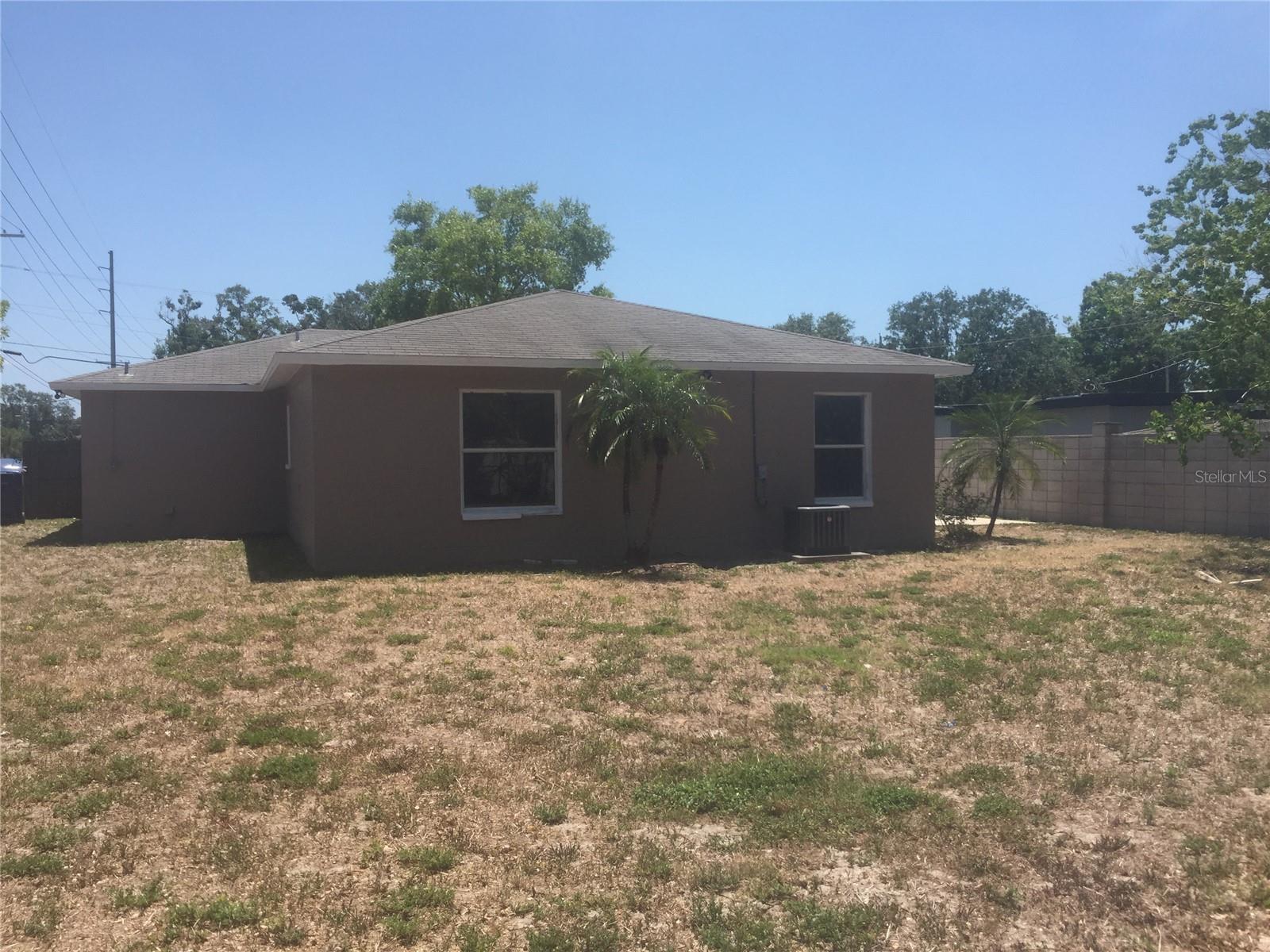 Listing photo id 14 for 6715 Manhattan Avenue