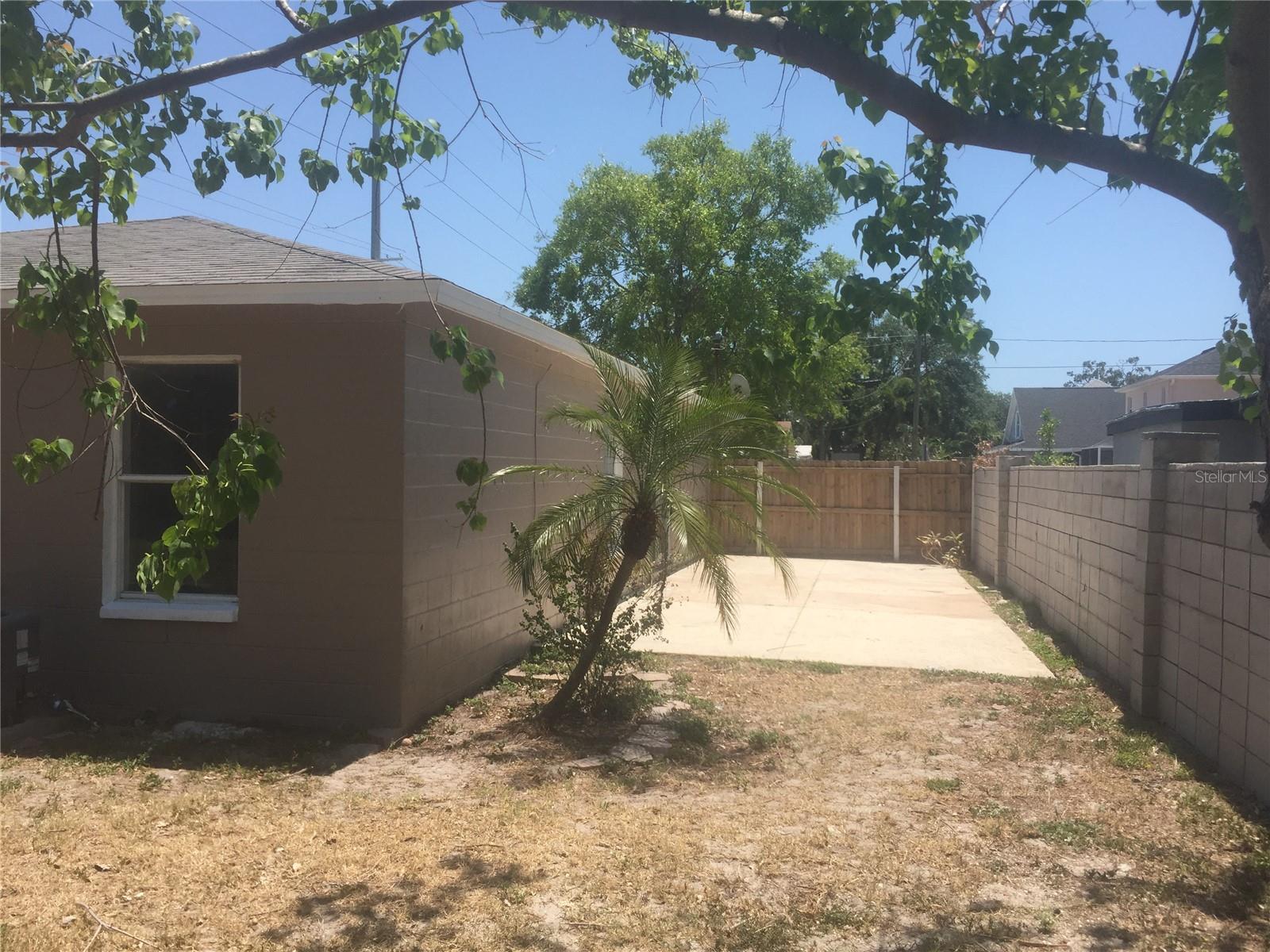 Listing photo id 16 for 6715 Manhattan Avenue