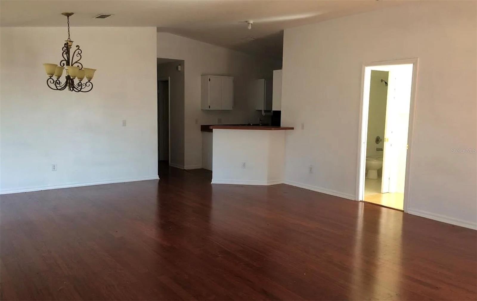 Listing photo id 1 for 6715 Manhattan Avenue