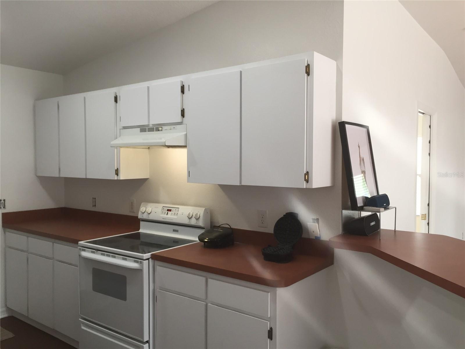 Listing photo id 4 for 6715 Manhattan Avenue