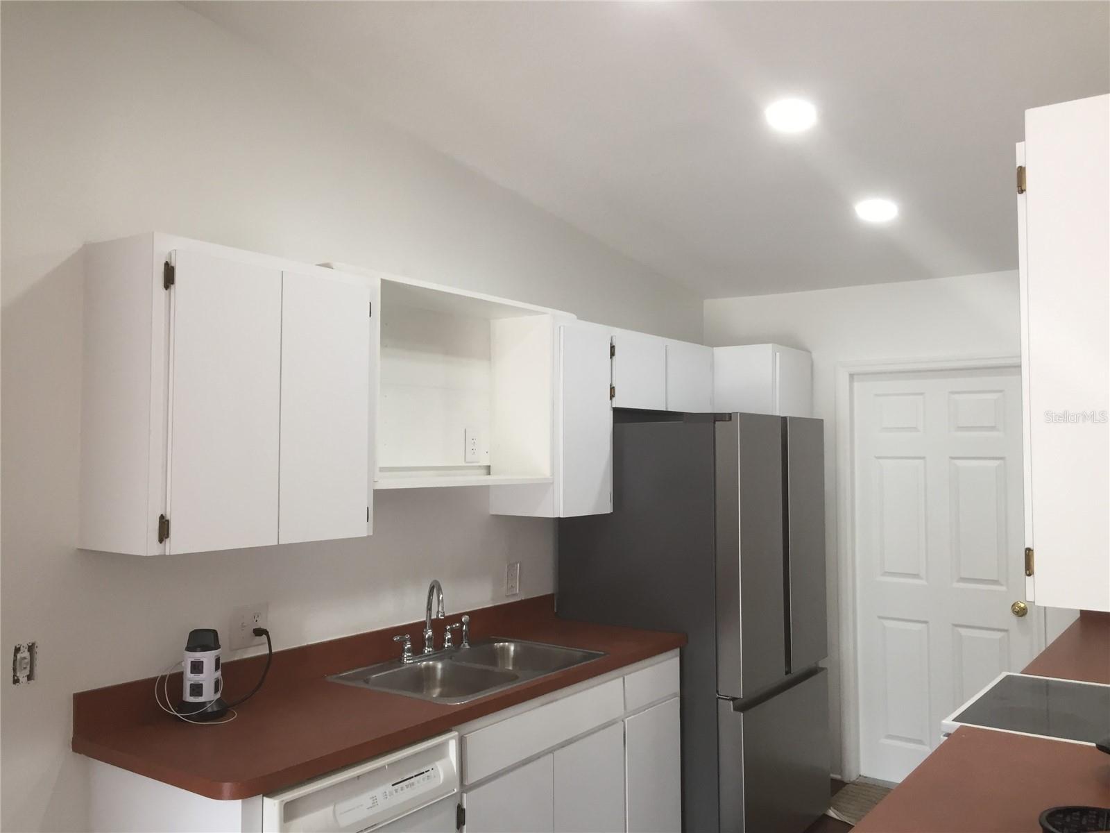 Listing photo id 5 for 6715 Manhattan Avenue