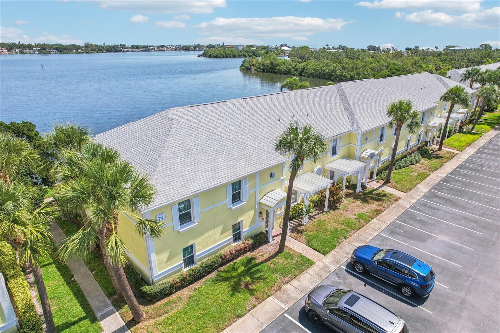 Image 12 of 52 For 219 Pompano Drive Se C