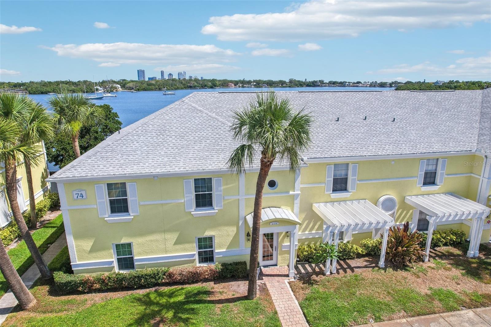Image 15 of 52 For 219 Pompano Drive Se C