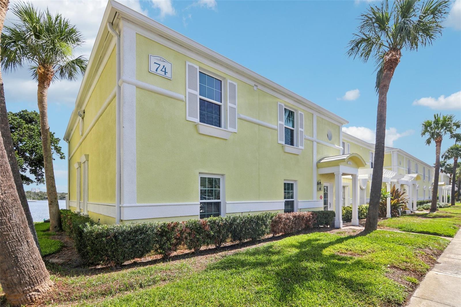Image 16 of 52 For 219 Pompano Drive Se C
