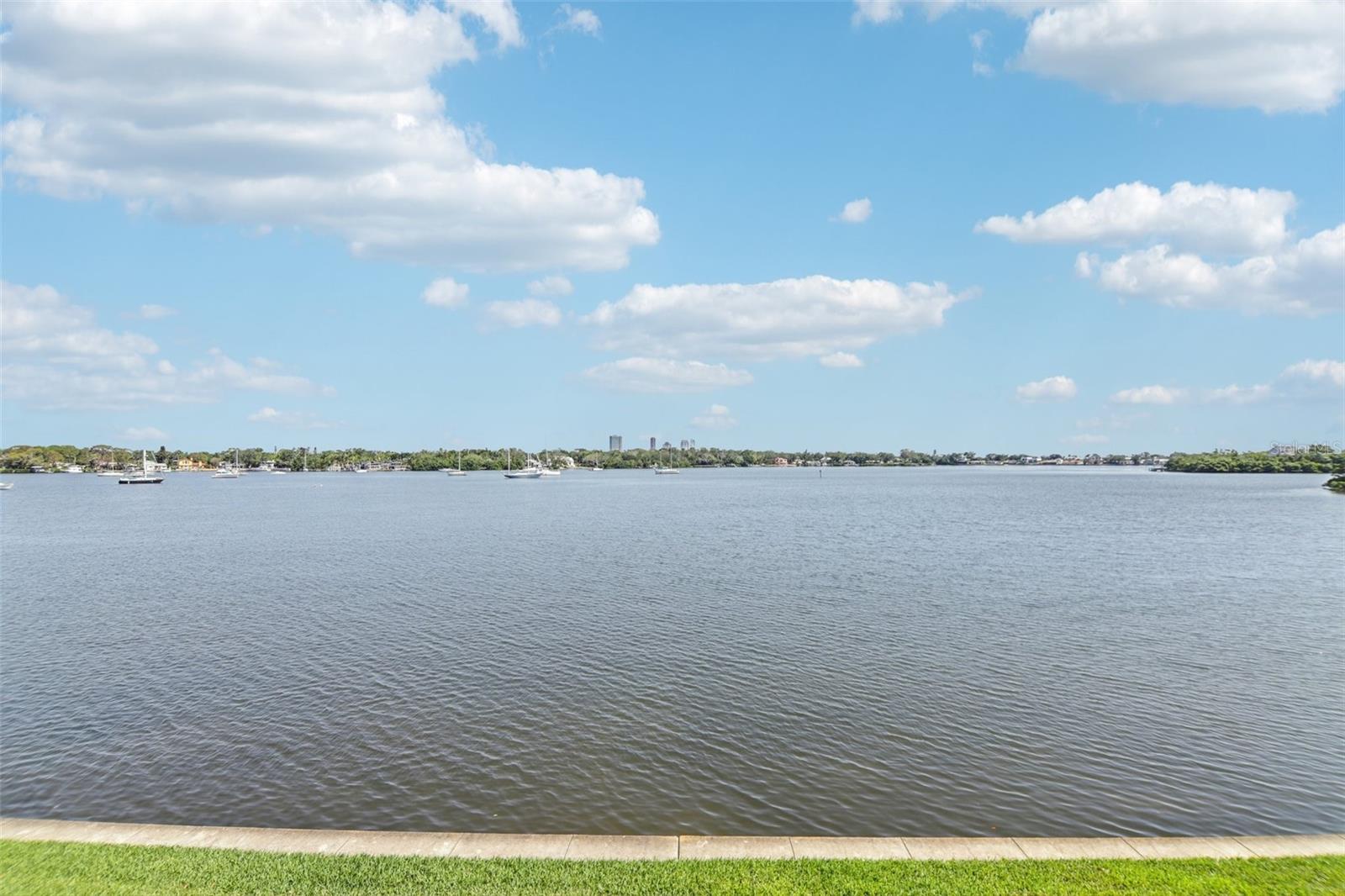 Image 21 of 52 For 219 Pompano Drive Se C