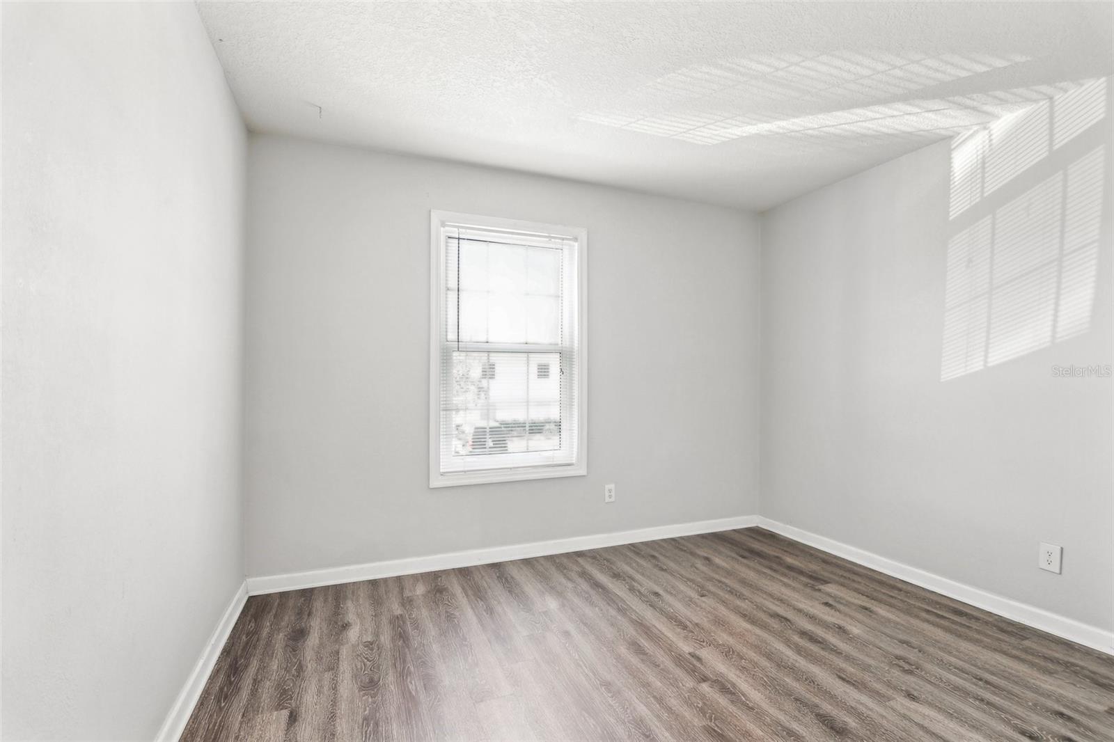 Image 31 of 52 For 219 Pompano Drive Se C