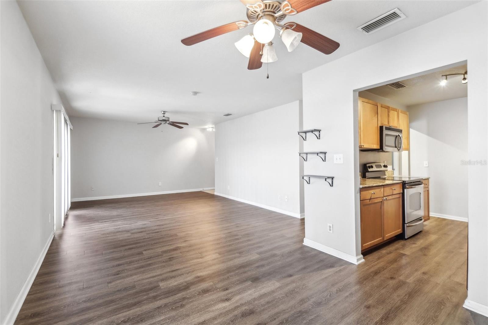 Image 39 of 52 For 219 Pompano Drive Se C