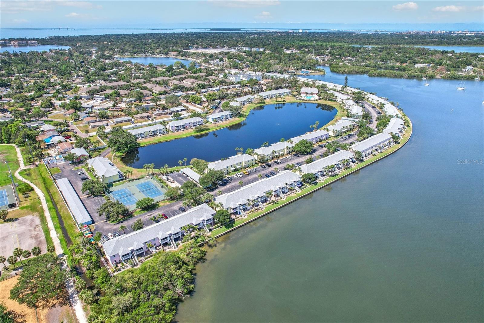 Image 8 of 52 For 219 Pompano Drive Se C