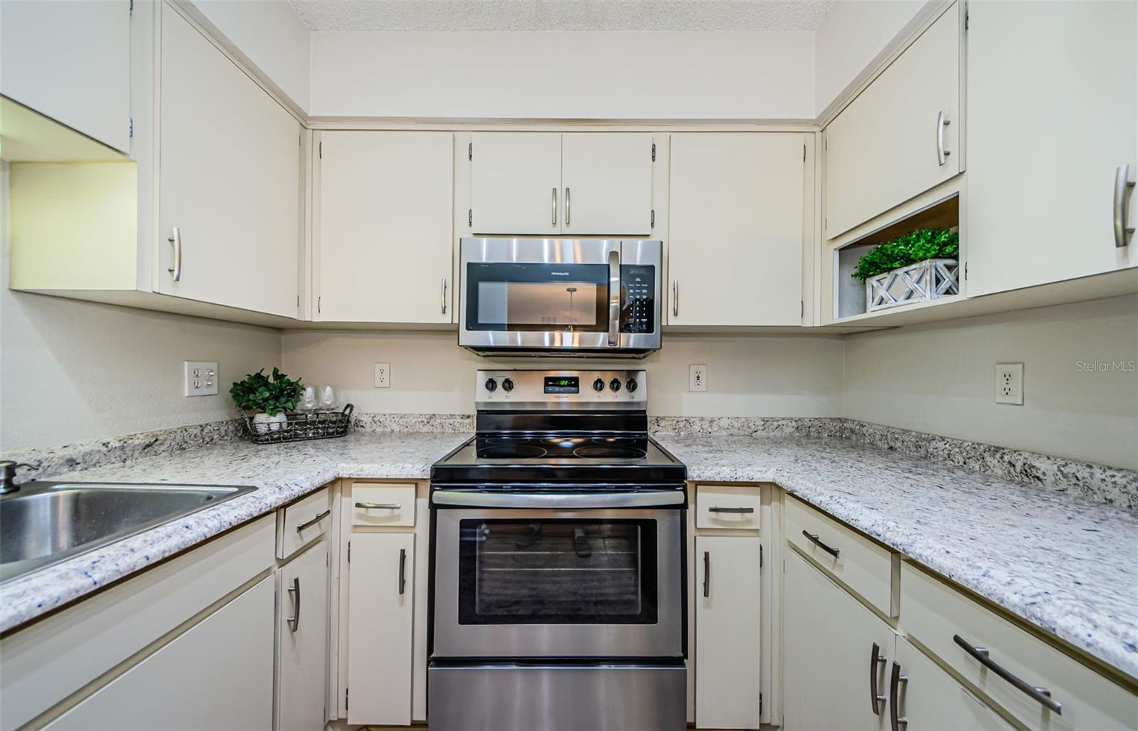 Image 15 of 60 For 2690 Coral Landings Boulevard 722