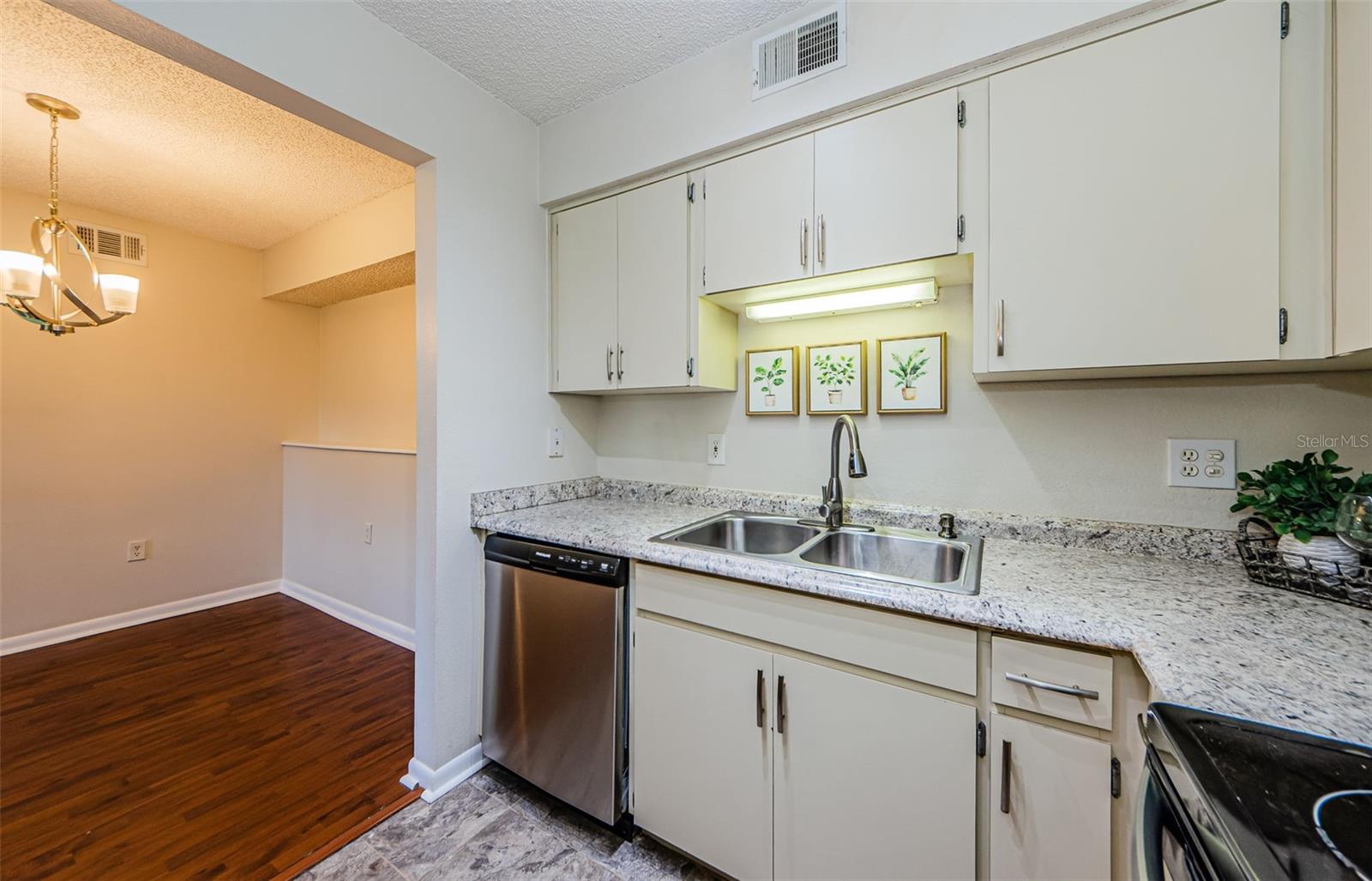 Image 16 of 60 For 2690 Coral Landings Boulevard 722
