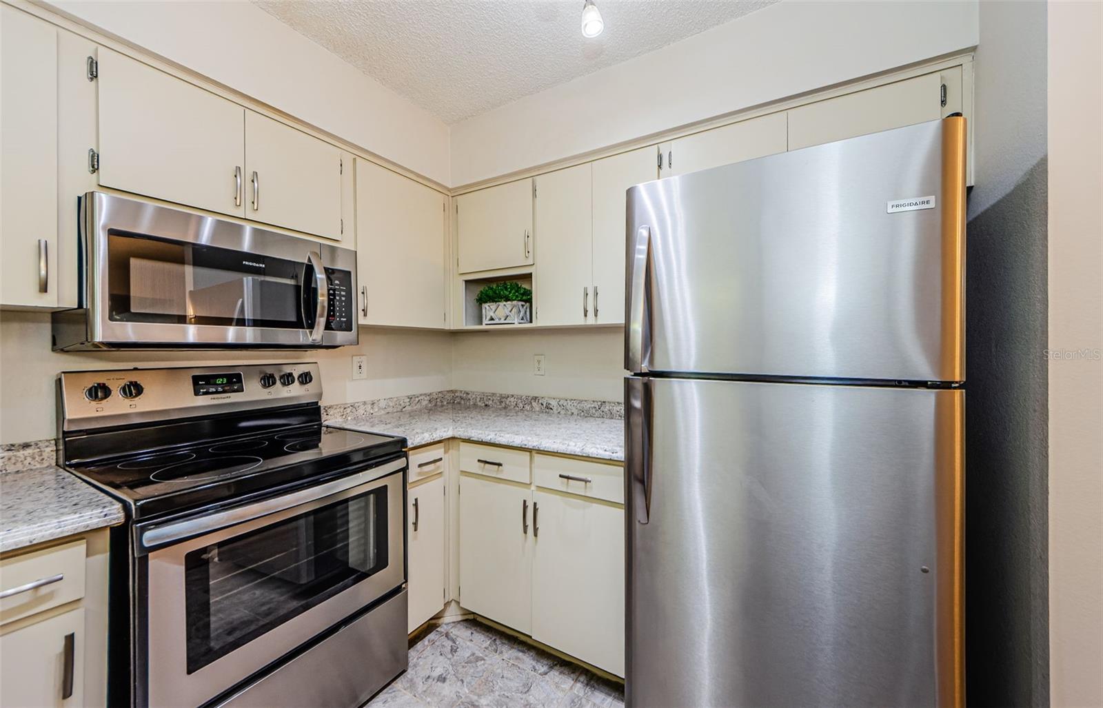 Image 18 of 60 For 2690 Coral Landings Boulevard 722