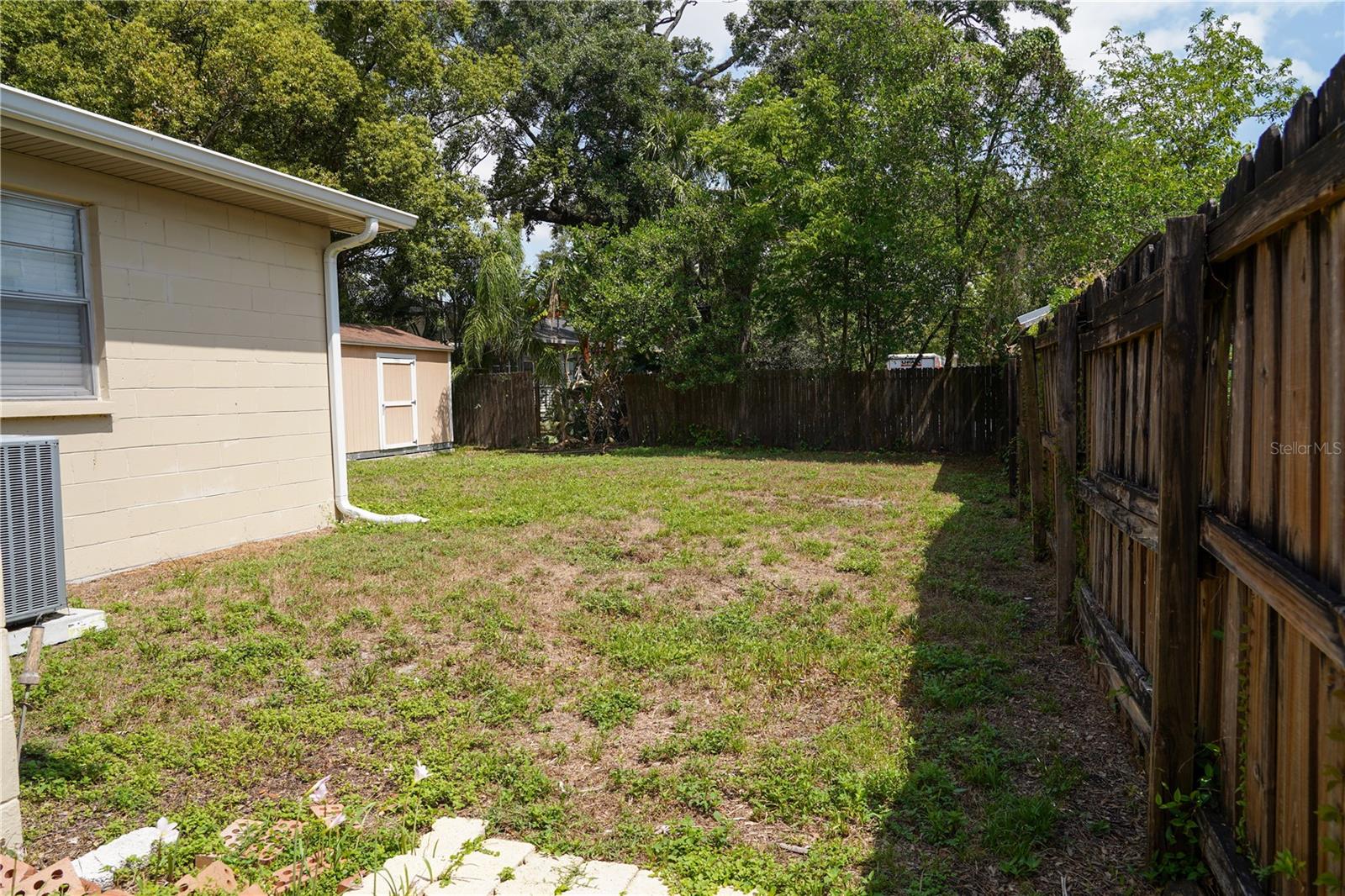Listing photo id 8 for 904 Crenshaw Street