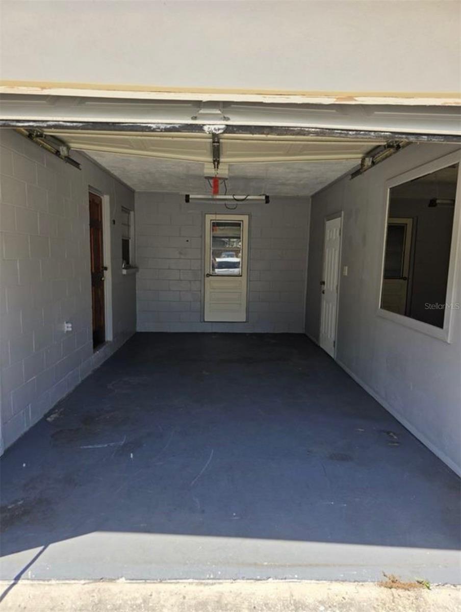 Listing photo id 9 for 904 Crenshaw Street