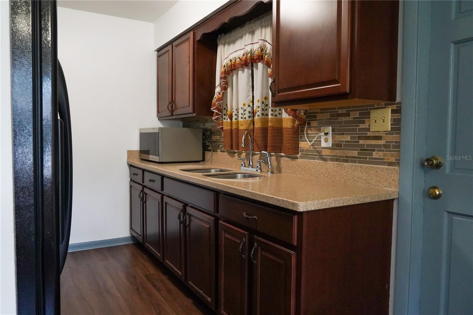 Listing photo id 0 for 904 Crenshaw Street