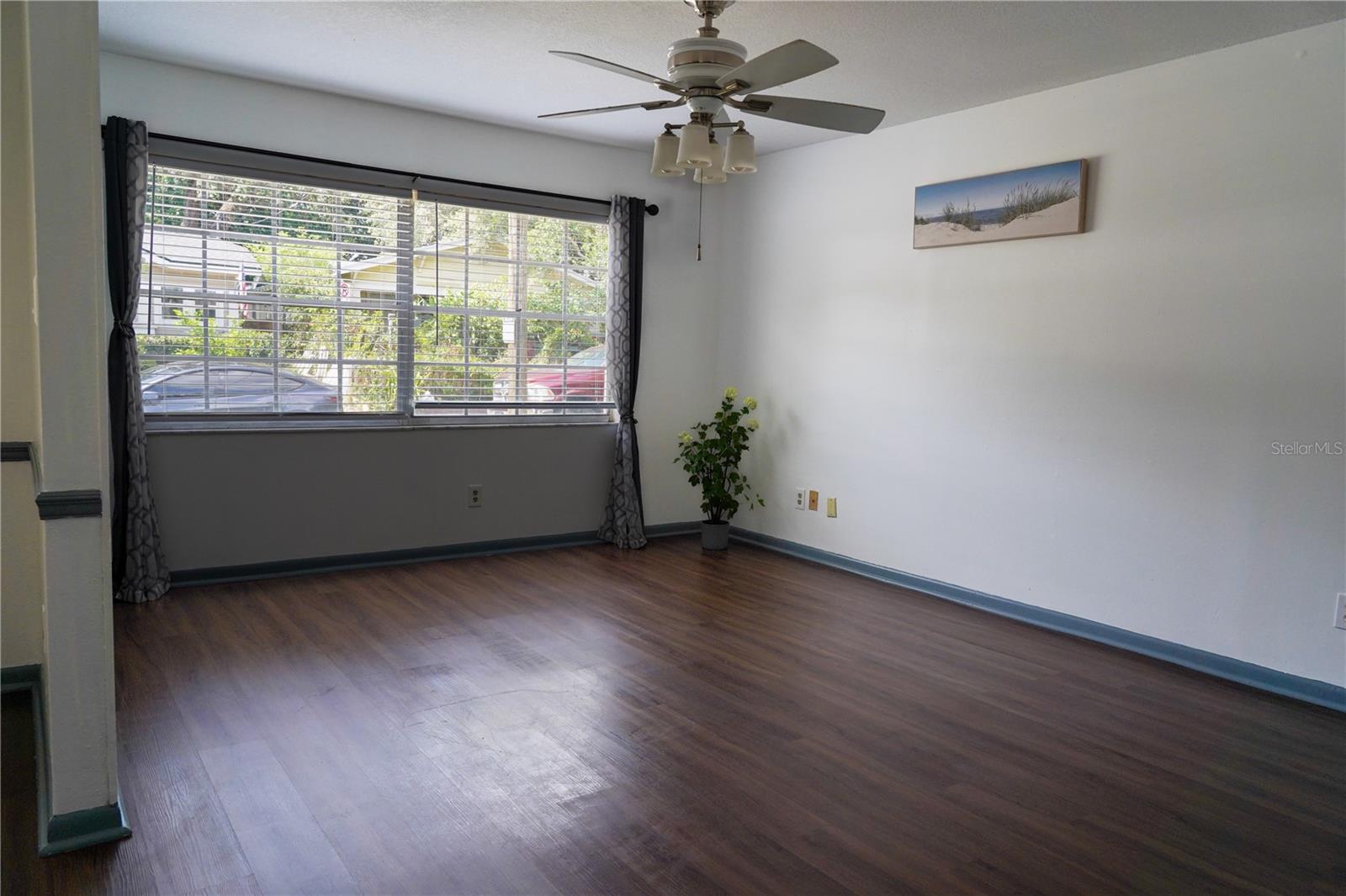 Listing photo id 2 for 904 Crenshaw Street