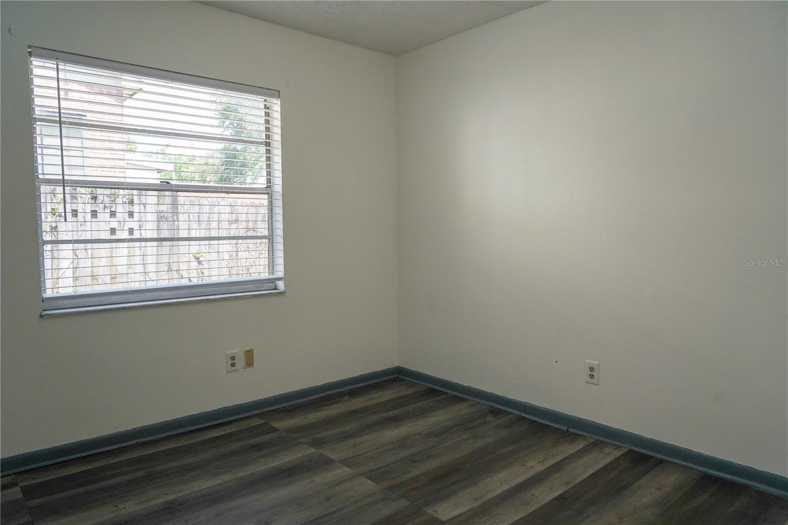 Listing photo id 4 for 904 Crenshaw Street