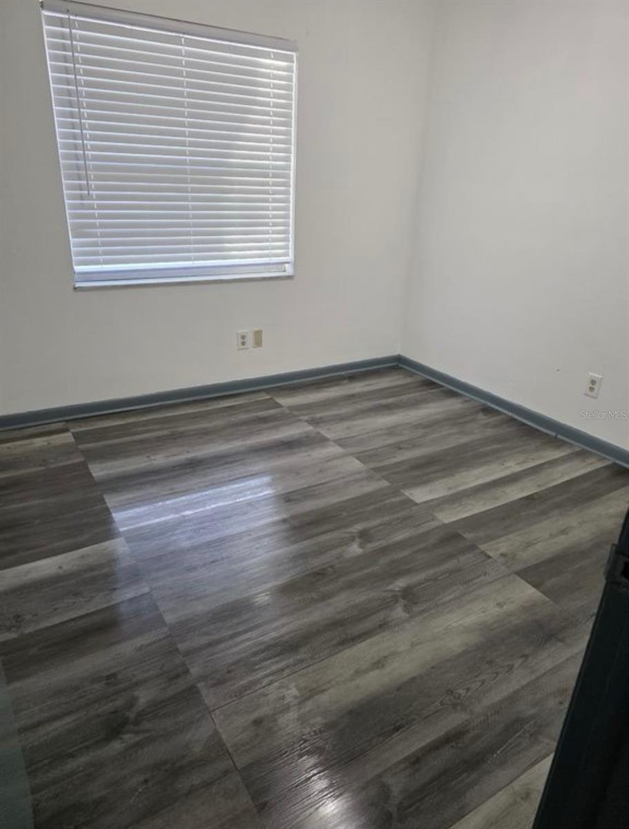 Listing photo id 6 for 904 Crenshaw Street
