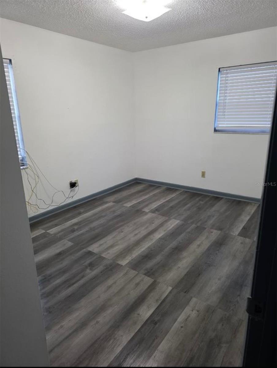 Listing photo id 7 for 904 Crenshaw Street