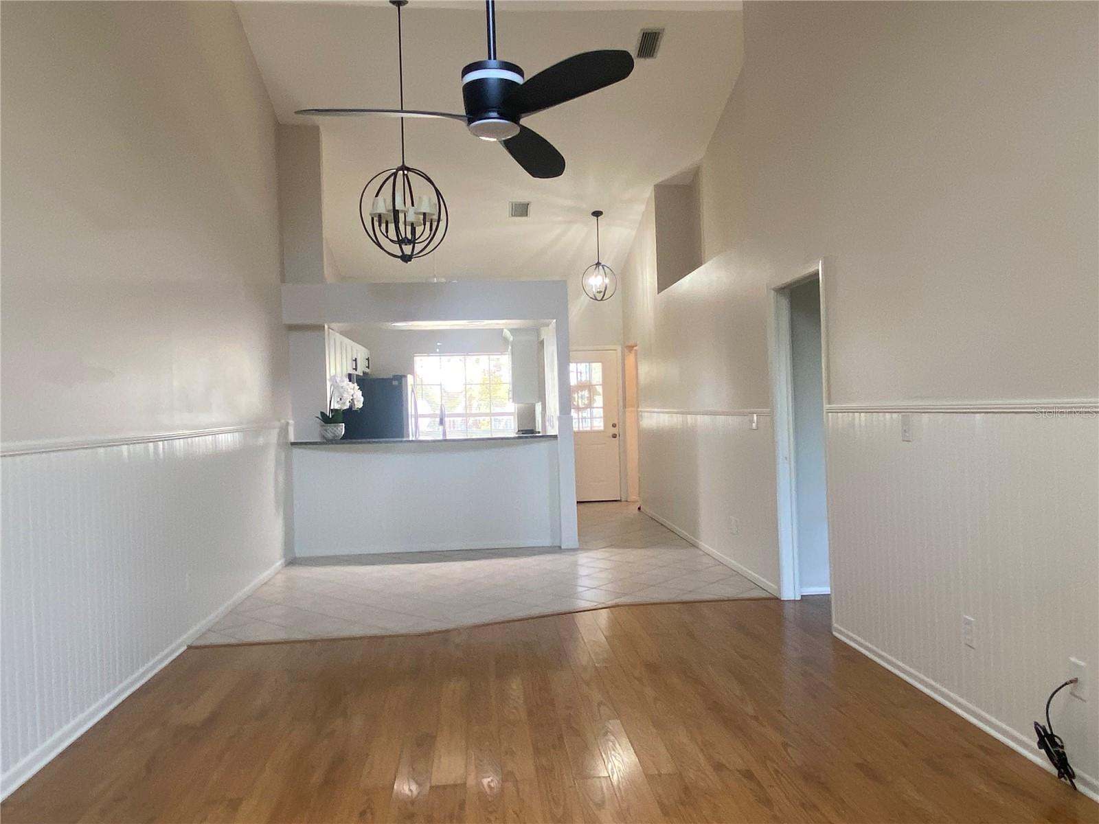 Image 14 of 45 For 106 Sun Isle Circle 11