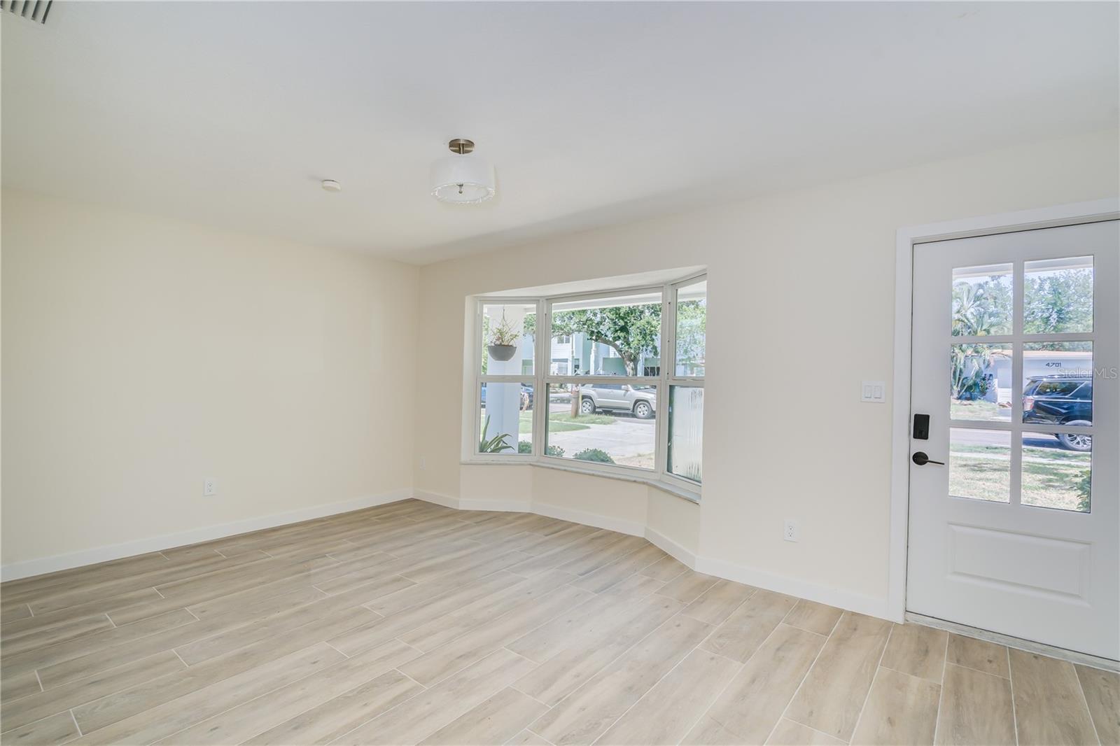 Image 4 of 29 For 4700 Chancellor Street Ne