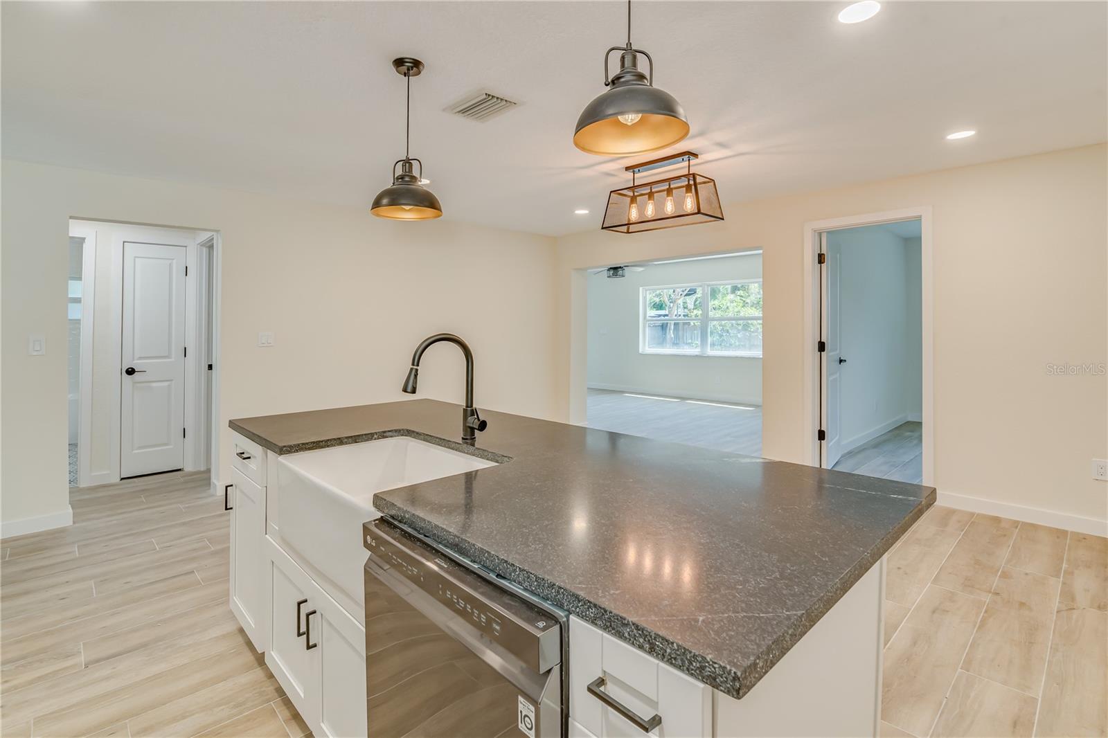 Image 6 of 29 For 4700 Chancellor Street Ne