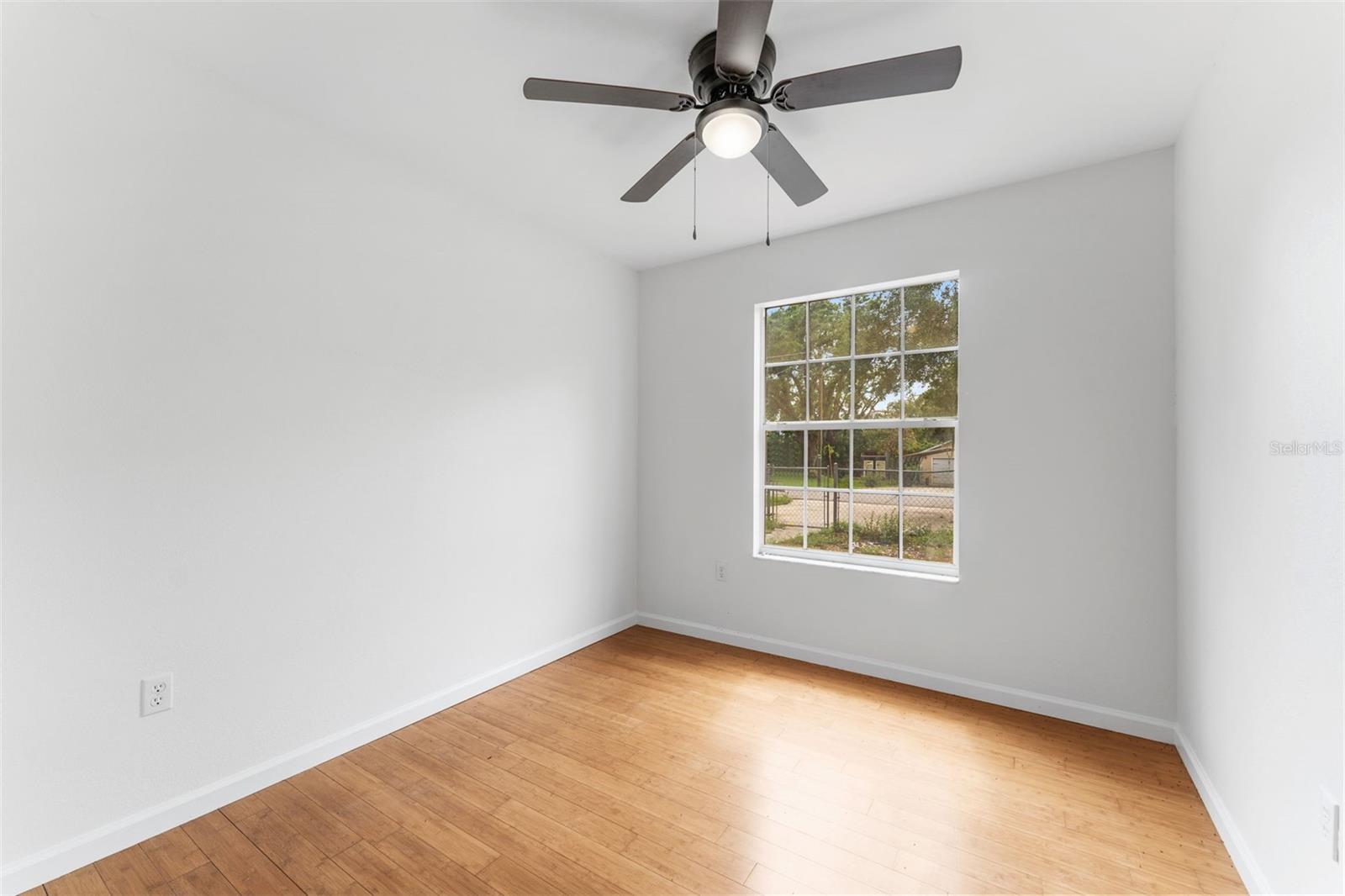 Listing photo id 9 for 2313 Palm Avenue
