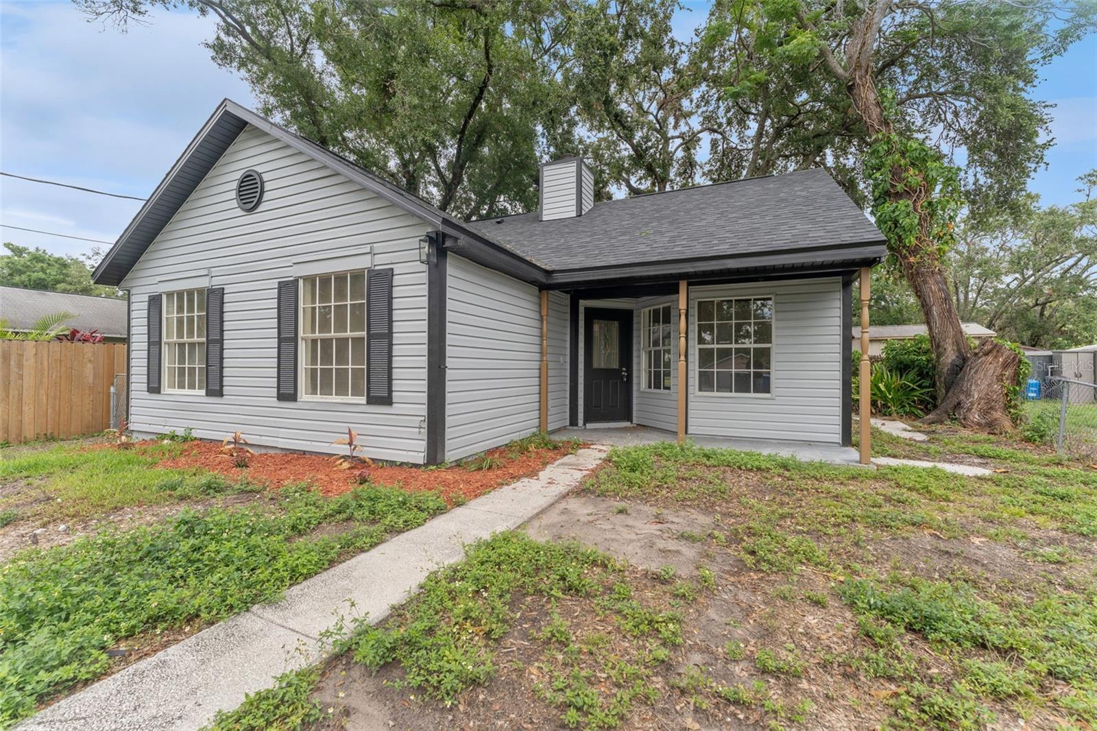 Listing photo id 12 for 2313 Palm Avenue