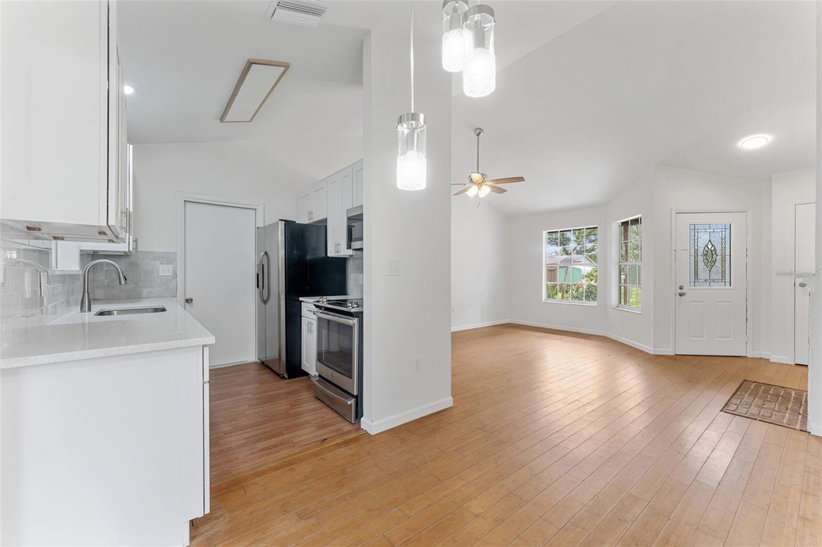 Listing photo id 0 for 2313 Palm Avenue
