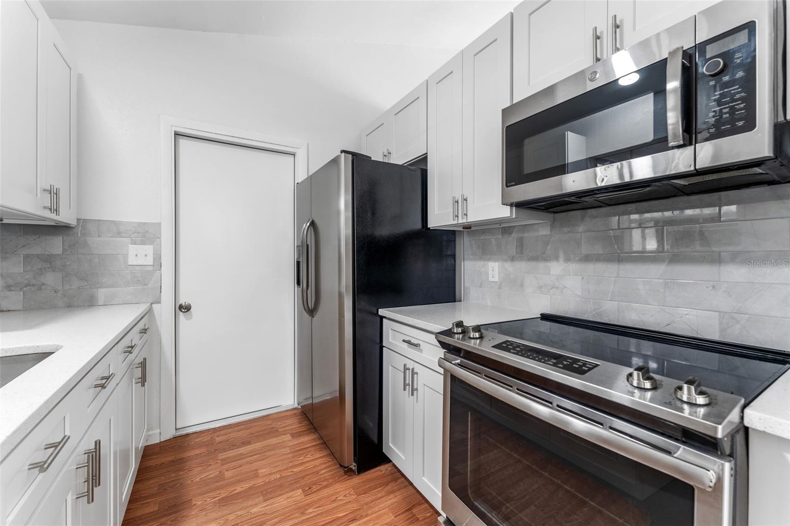 Listing photo id 3 for 2313 Palm Avenue