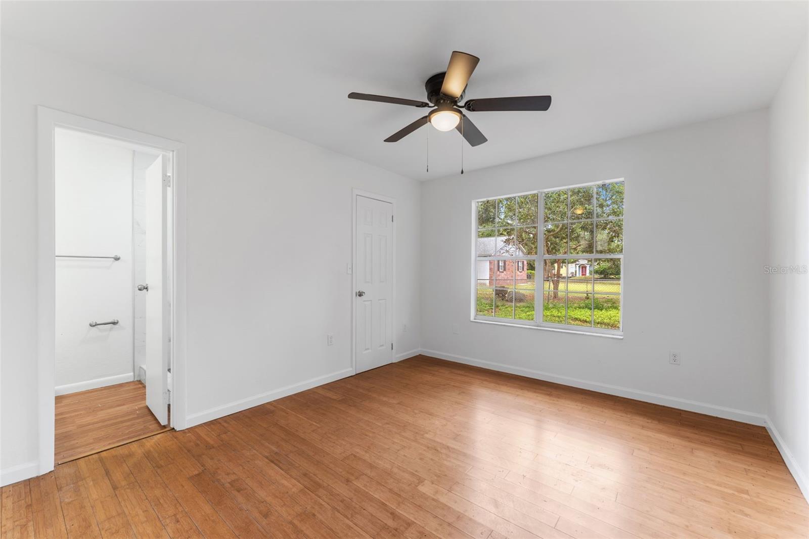 Listing photo id 7 for 2313 Palm Avenue