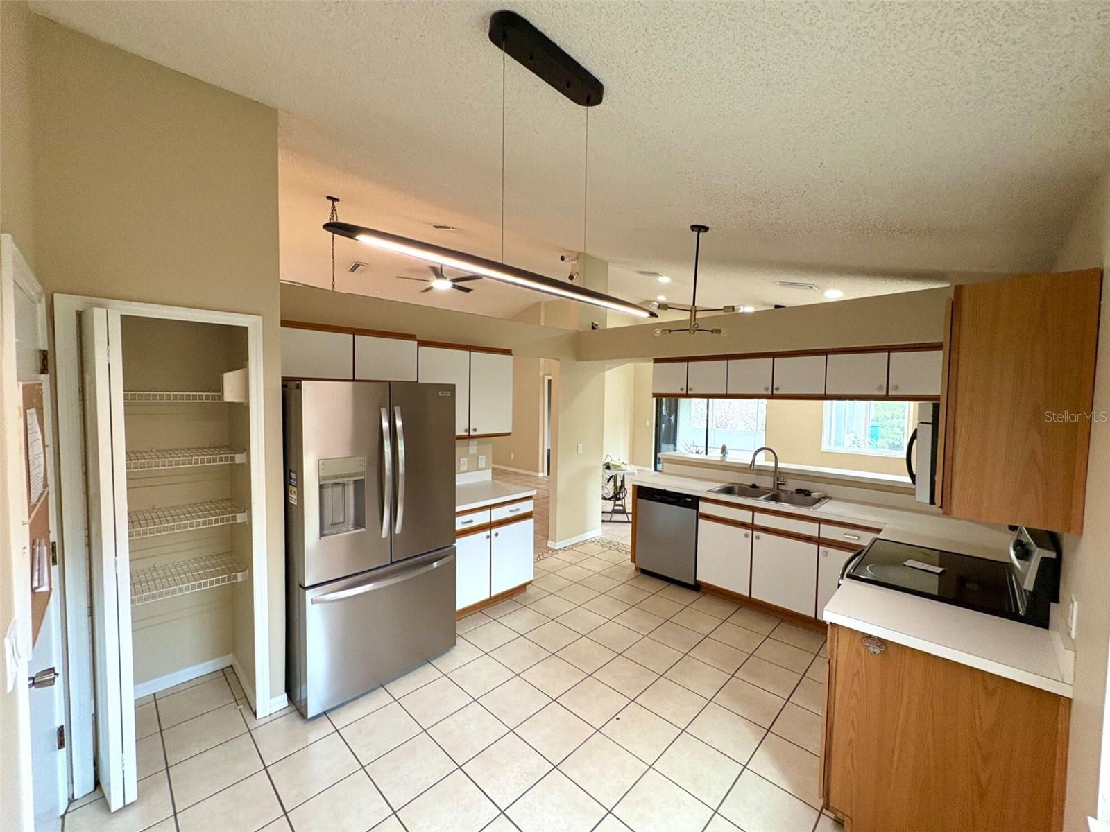 Image 7 of 25 For 4304 Barret Avenue
