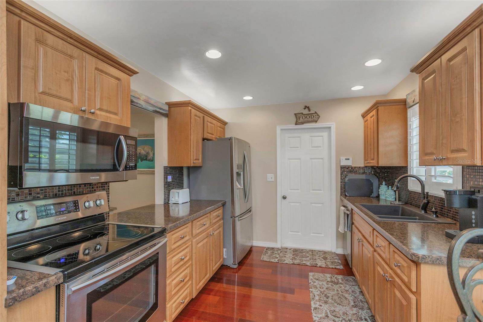 Image 37 of 60 For 1542 Dinnerbell Lane E