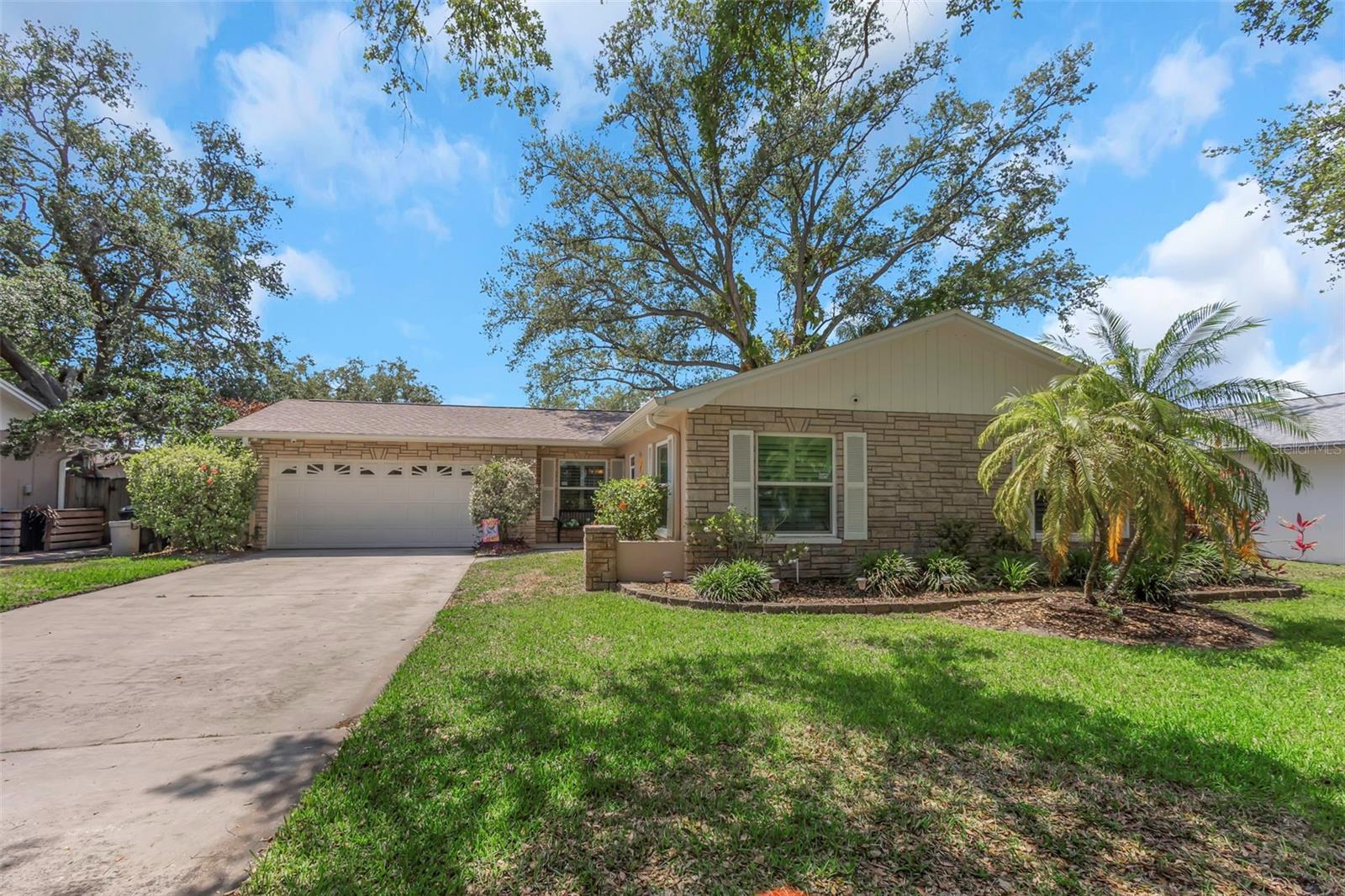 Image 4 of 60 For 1542 Dinnerbell Lane E