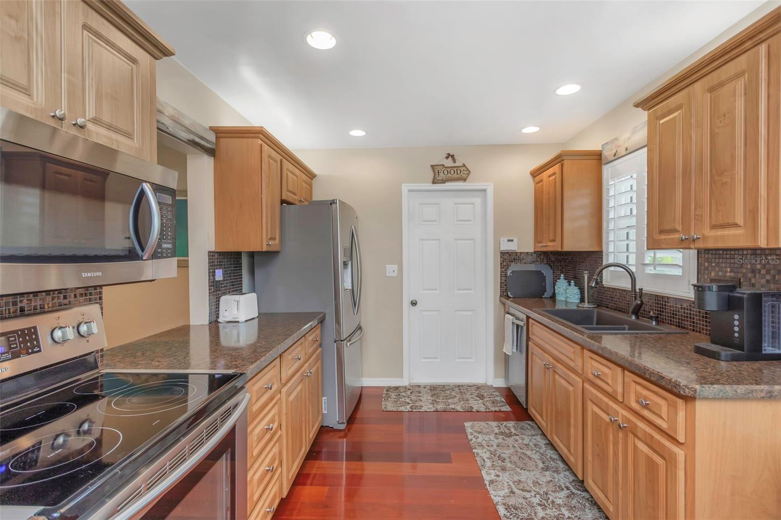 Image 41 of 60 For 1542 Dinnerbell Lane E