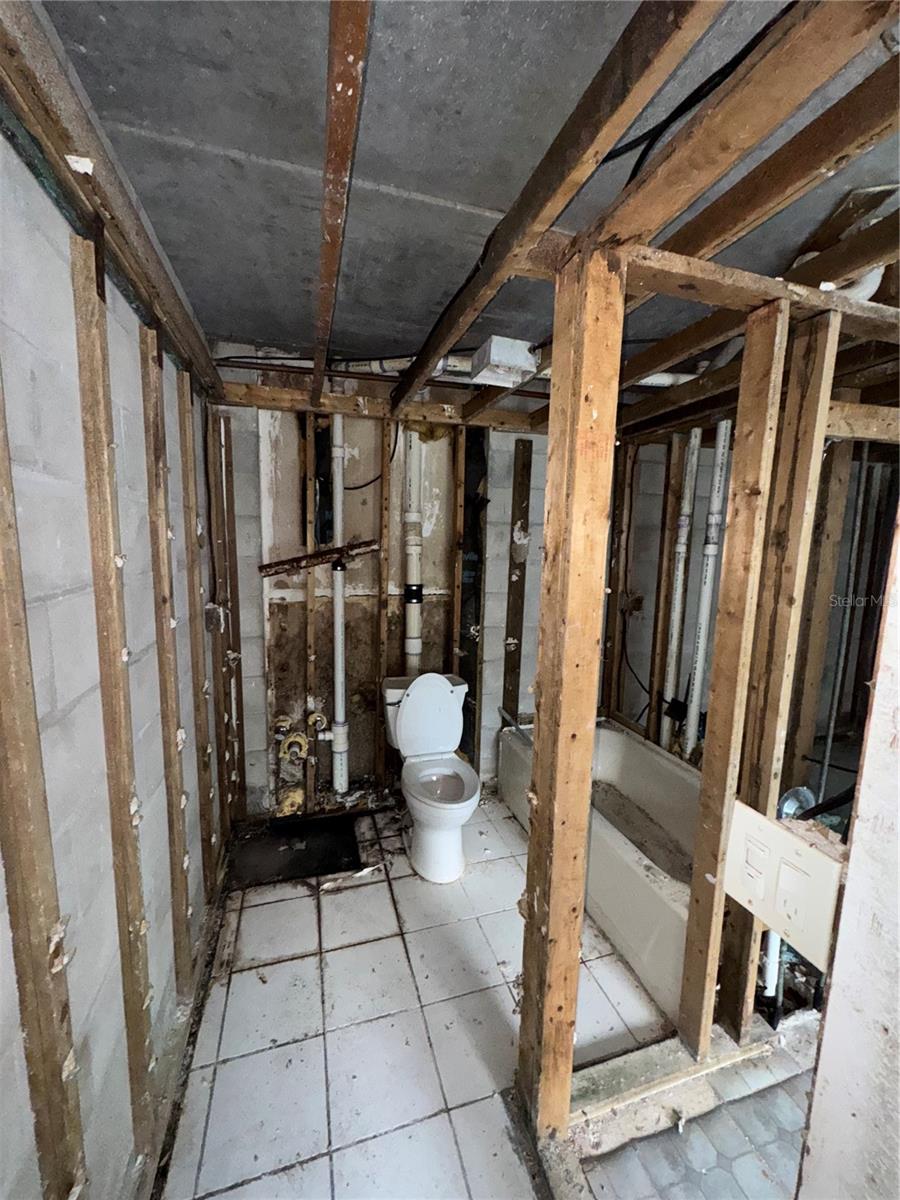 Listing photo id 8 for 4129 Dolphin Drive 103