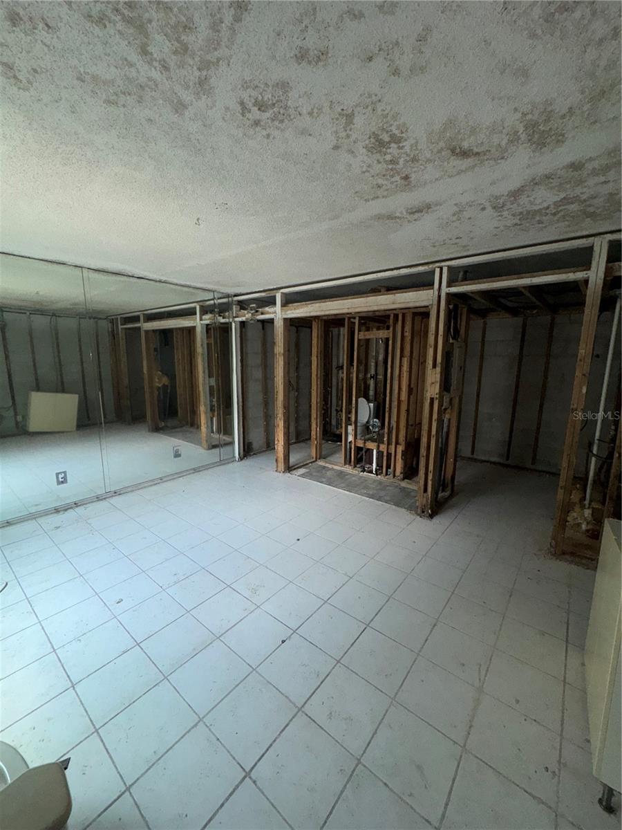 Listing photo id 9 for 4129 Dolphin Drive 103