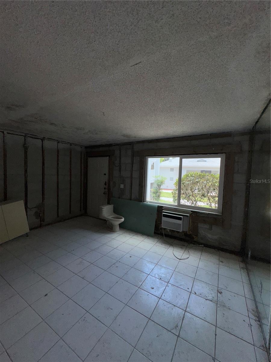 Listing photo id 2 for 4129 Dolphin Drive 103