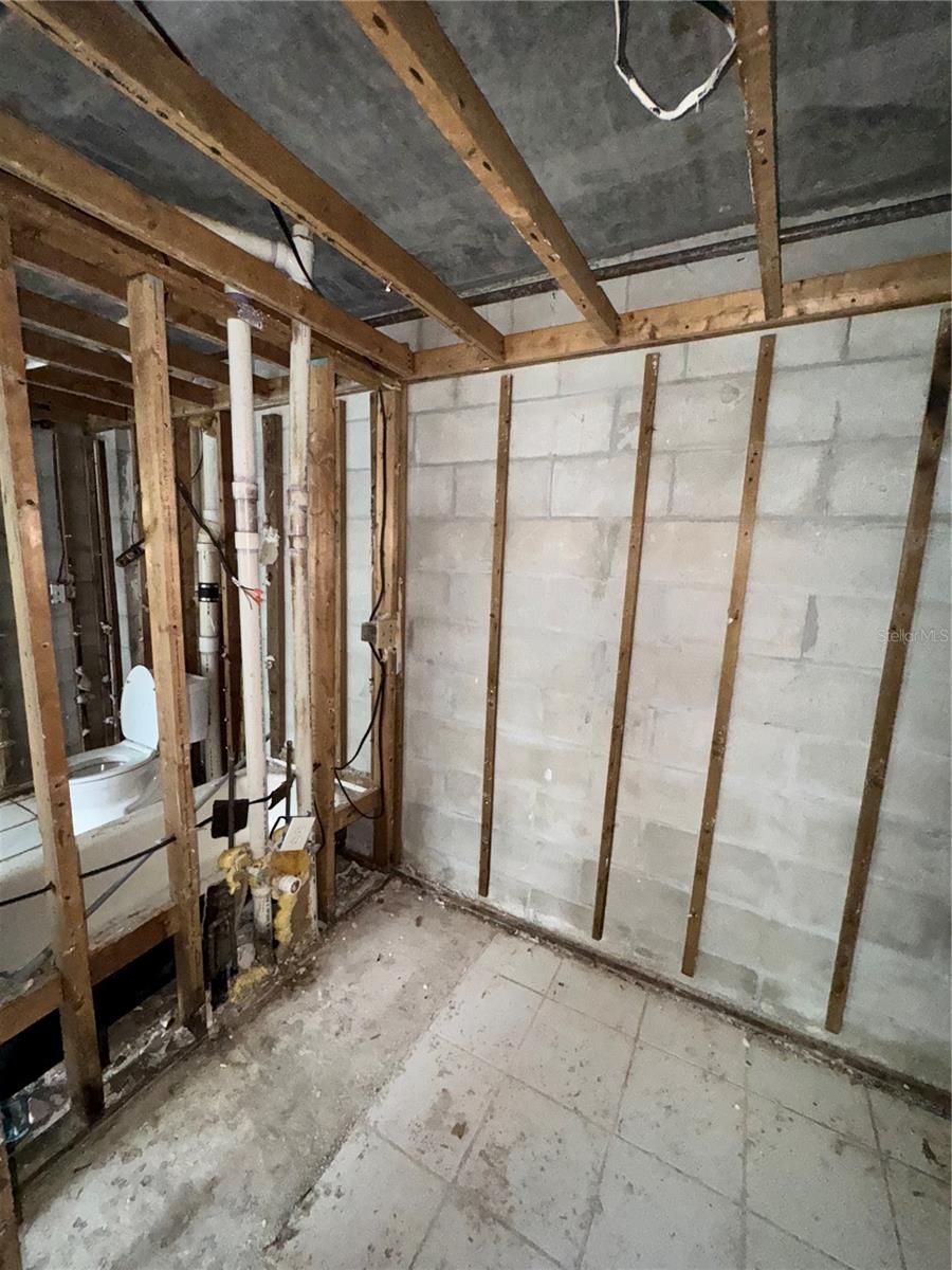 Listing photo id 4 for 4129 Dolphin Drive 103