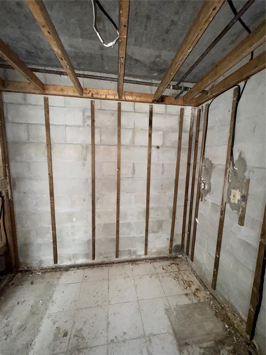 Listing photo id 5 for 4129 Dolphin Drive 103