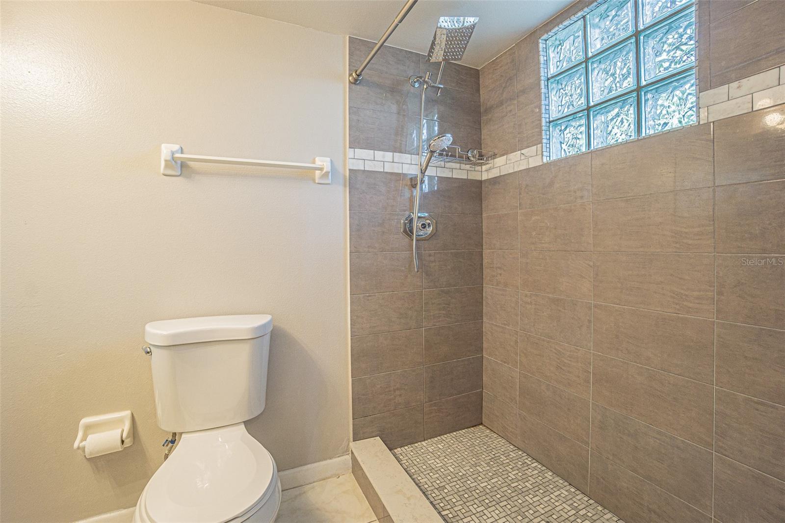 Image 13 of 21 For 3002 Cleveland Street C3