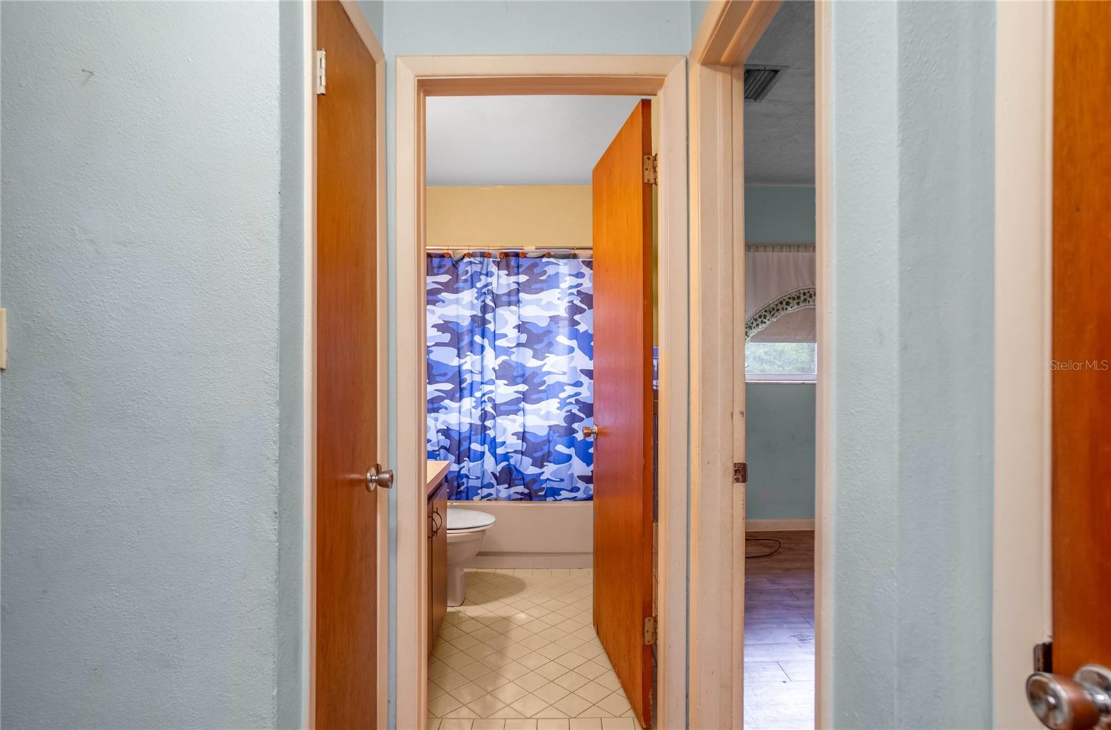 Image 10 of 20 For 28 Edinburgh Drive